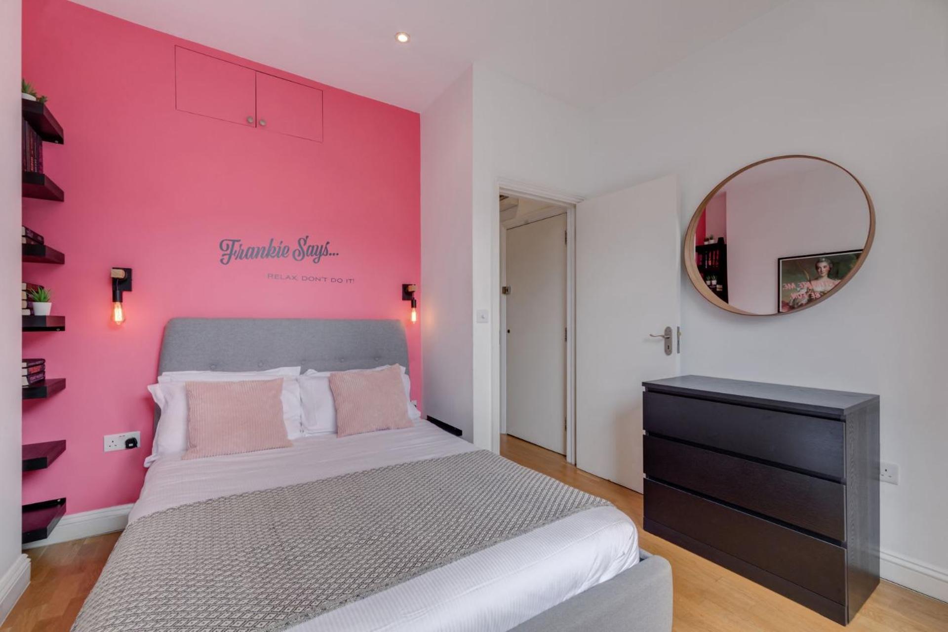לונדון The Lipstick Palace - Fitzrovia - By Frankie Says מראה חיצוני תמונה