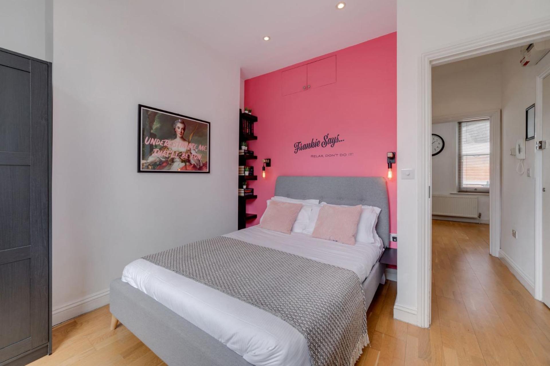 לונדון The Lipstick Palace - Fitzrovia - By Frankie Says מראה חיצוני תמונה